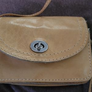 CUTE LIGHT BROWN LEATHER CROSSBODY BAG W/4 COMPARTMENTS- 5X7X5